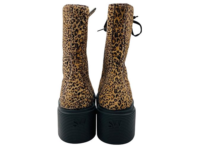 Botines Stuart Weitzman Soho de pelo de becerro con estampado de leopardo Tan / Black Camello - vista 5