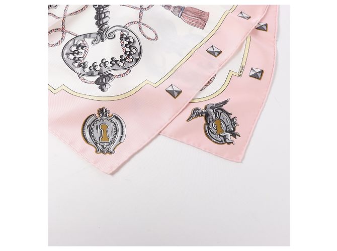 Hermès Carré 90 "LES CLES" Pañuelo de seda en Rosa - vista 2