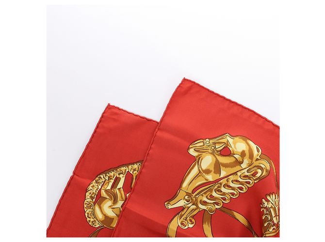 Hermès Carré 90 "LES CAVALIERS D'OR" Foulard di seta Rosso - vista 2