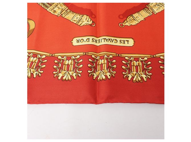 Hermès Carré 90 "LES CAVALIERS D'OR" Foulard di seta Rosso - vista 4