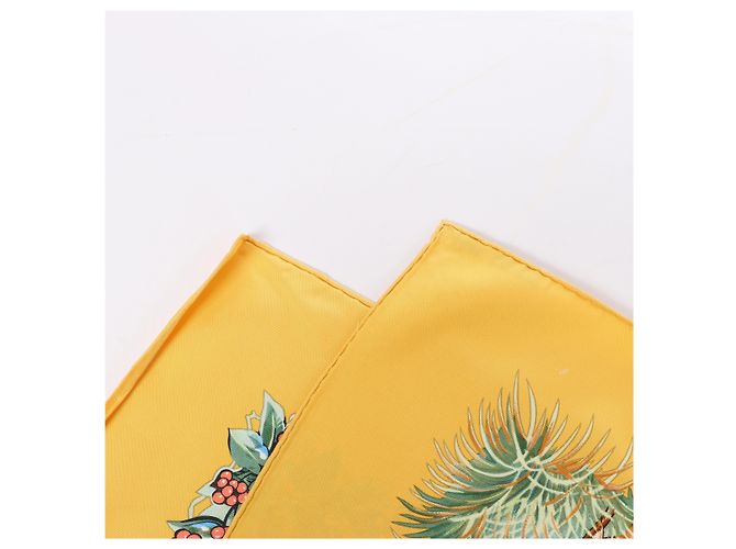 Hermès Carré 90 "Les Quatre Saisons" Pañuelo de seda Amarillo - vista 3