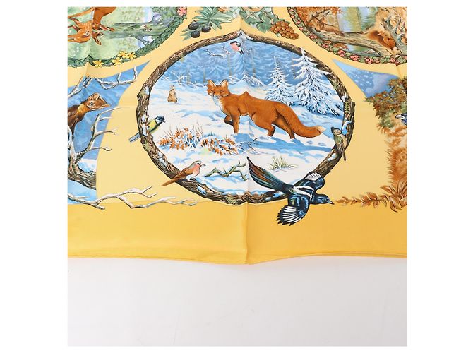 Hermès Carré 90 "Les Quatre Saisons" Pañuelo de seda Amarillo - vista 4