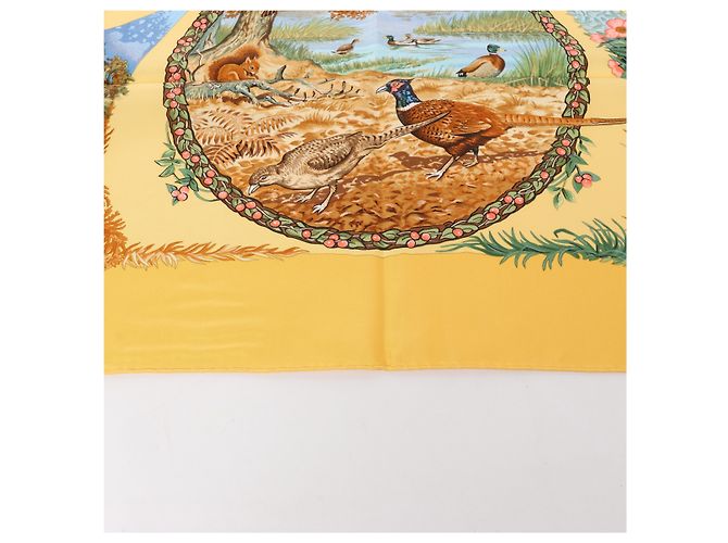 Hermès Carré 90 "Les Quatre Saisons" Pañuelo de seda Amarillo - vista 5