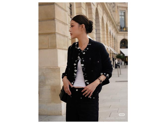 Giacca Chanel in cashmere nero con ricamo camelia Multicolore - vista 8