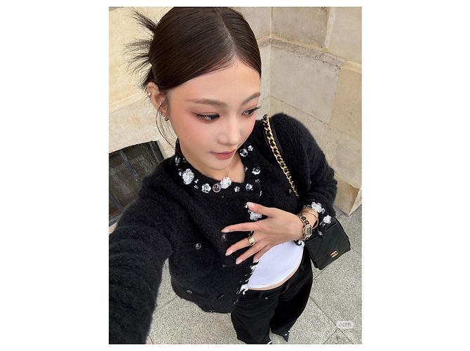 Giacca Chanel in cashmere nero con ricamo camelia Multicolore - vista 9