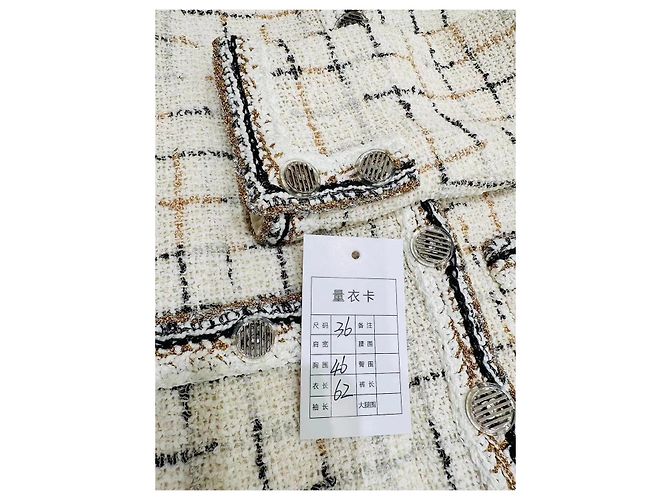 Chaqueta Chanel de Tweed Blanca con Estampado de Robot Multicolor - vista 6