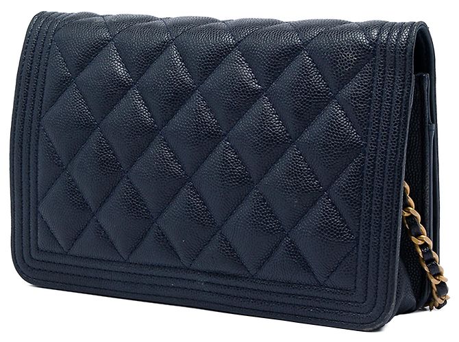 Borsa a tracolla Chanel Boy Wallet on Chain in pelle caviar matelassé blu - vista 2