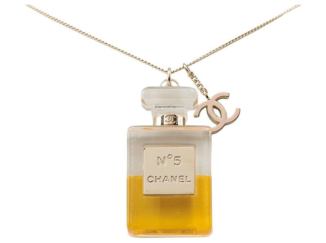 Collana con pendente Chanel CC placcato oro e resina a forma di flacone di profumo No 5 D'oro - vista 2