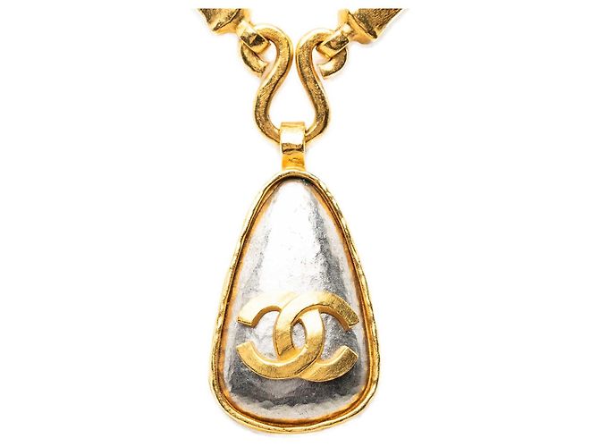Collana con pendente a goccia Chanel CC placcata oro D'oro - vista 2