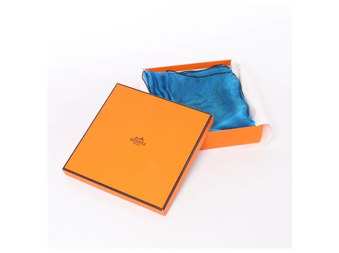 Foulard in seta Hermès Carré 140 "BRIDES de GALA" in blu - vista 15