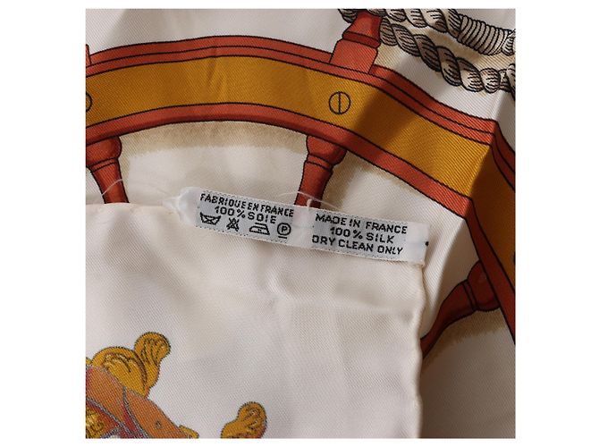Hermès Carré 90 "MUSEE" Lenço de seda em Bege - vista 14