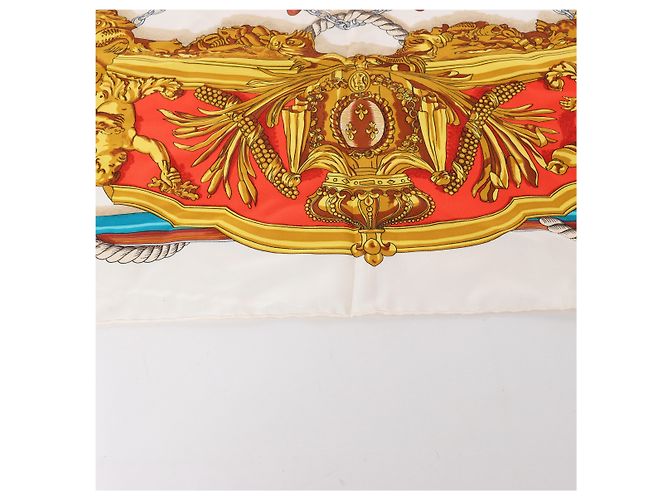 Hermès Carré 90 "MUSEE" Lenço de seda em Bege - vista 5