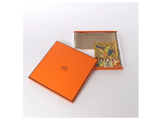 Hermès Carré 90 "LE TAROT" Foulard in seta Beige - vista 14