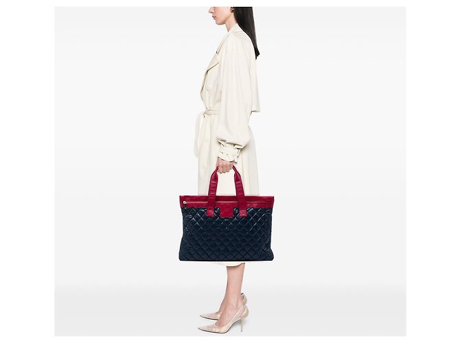 Blue Chanel Large Bicolor gesteppte Nylon- und Lammleder Coco Cocoon Flat Tote Blau - Ansicht 5