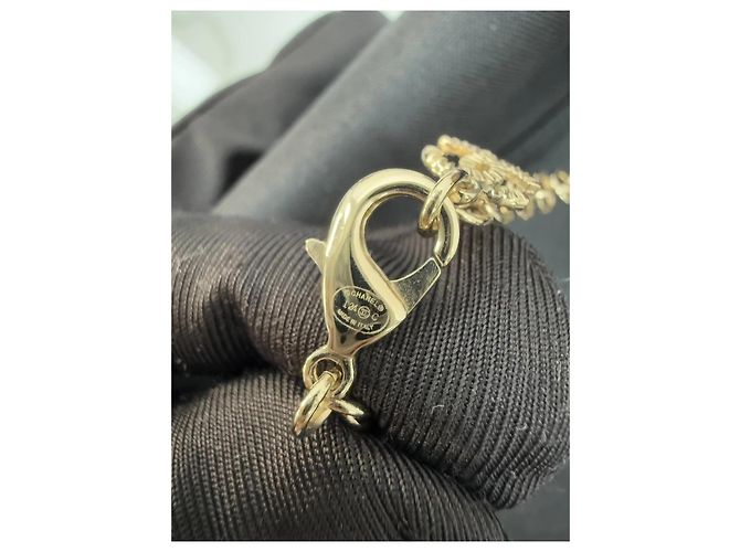 Choker Chanel Sugar Cube con Pendente a Lettera in Strass Oro Multicolore - vista 5