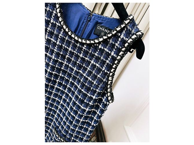 Abito Chanel in Tweed Scozzese con Paillettes Multicolore - vista 8