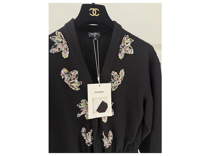 Chanel Metiers d'Art Pailletten Cardigan aus Kaschmir schwarz Mehrfarben - Ansicht 2
