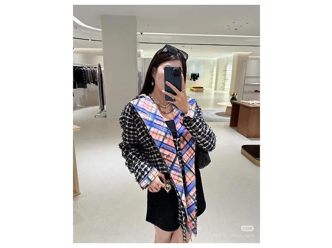 Top Chanel in Tweed Multicolore - vista 9