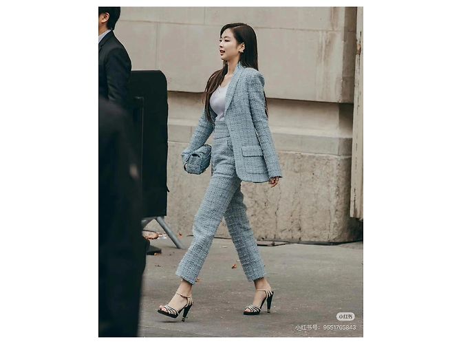 Set Due Pezzi Chanel Blazer e Pantaloni in Tweed Blu Multicolore - vista 8