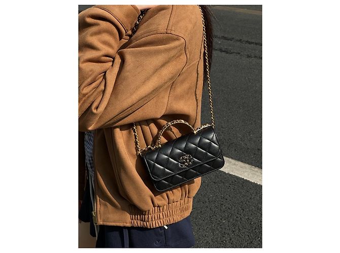 Borsa Chanel Wallet on Chain in pelle nera con manico in cristalli Multicolore - vista 9