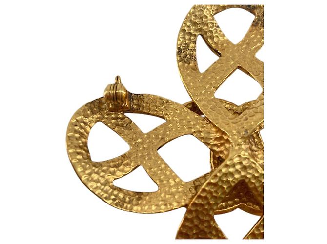 Spilla Infinito Chanel CC placcata oro D'oro - vista 10