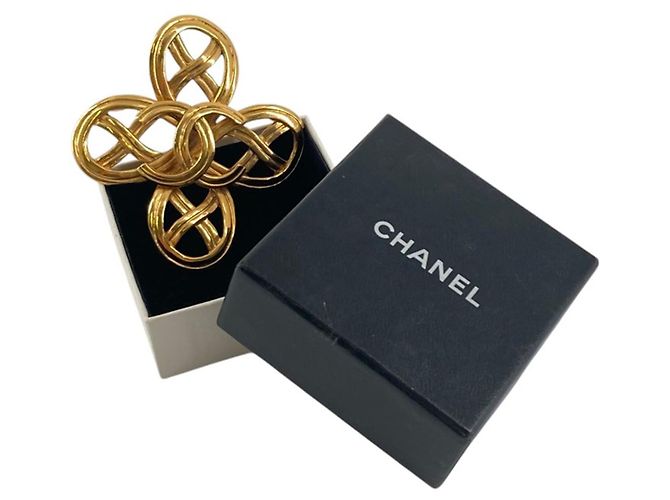 Spilla Infinito Chanel CC placcata oro D'oro - vista 11
