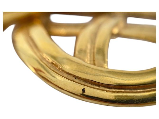 Spilla Infinito Chanel CC placcata oro D'oro - vista 4