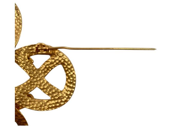 Spilla Infinito Chanel CC placcata oro D'oro - vista 7