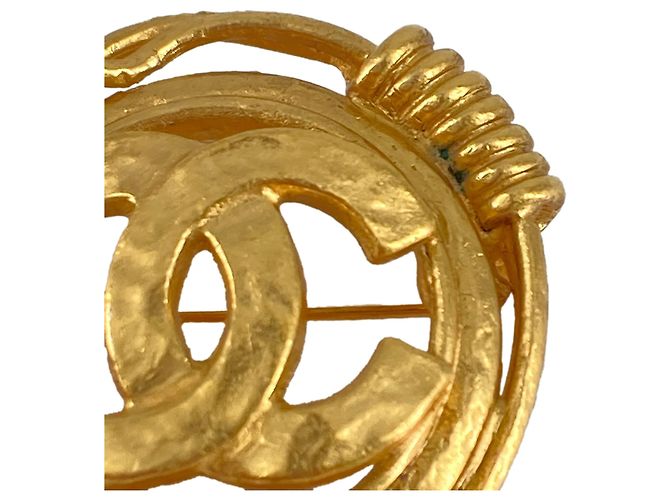 Goldene Chanel Gold Plated CC Spring runde Brosche - Ansicht 5