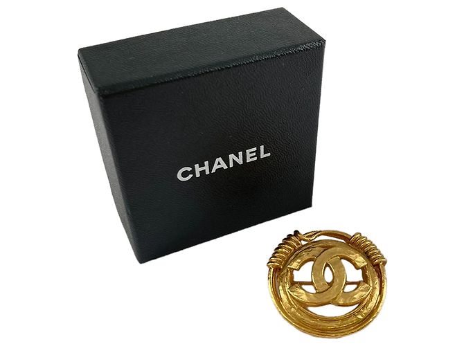 Goldene Chanel Gold Plated CC Spring runde Brosche - Ansicht 7