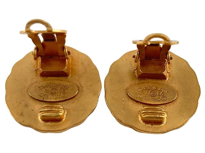 Orecchini a clip rotondi Sunburst Chanel CC placcati in oro D'oro - vista 3