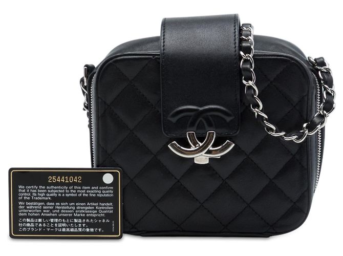 Chanel Mini Quilted Lambskin CC Box Camera Bag in Schwarz - Ansicht 7