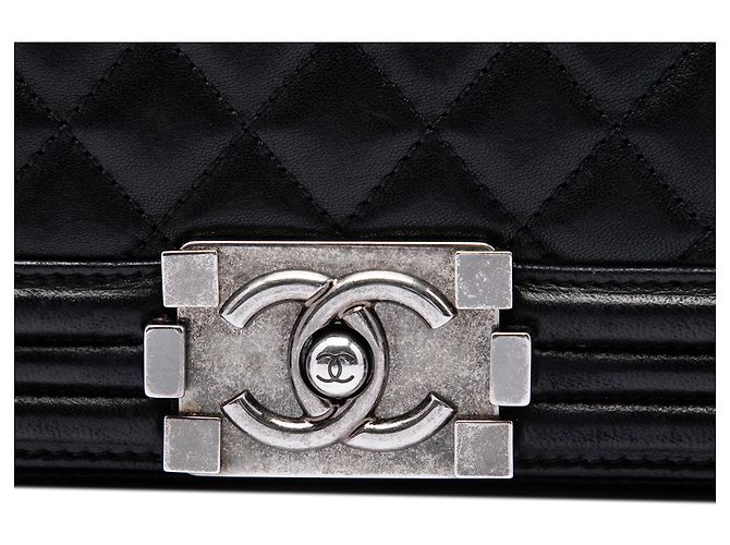 Borsa a tracolla Chanel Boy Flap in pelle d'agnello matelassé, nera, dimensione Old Medium Nero - vista 5