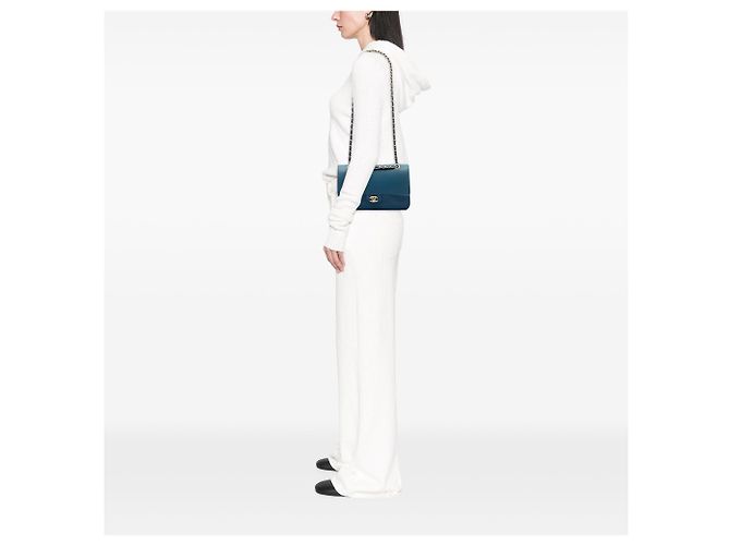 Borsa a tracolla Chanel Medium Classic Caviar Pure Double Flap Blu - vista 6