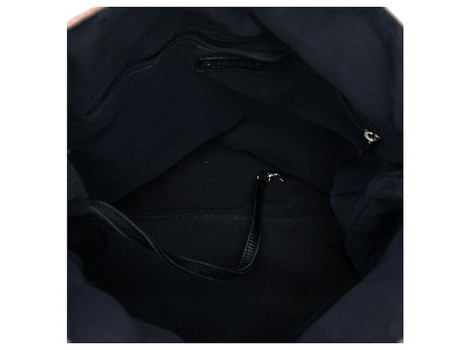 Tote Chanel CC em denim acolchoado cinza com cordão de grosgrain - vista 4