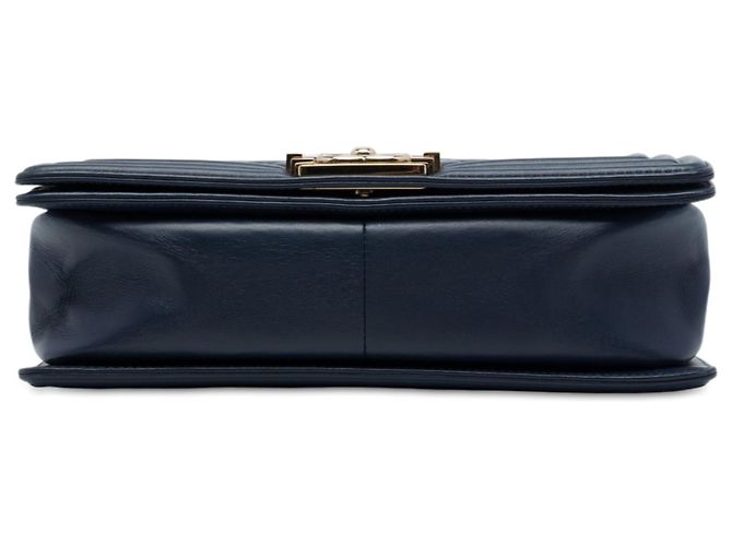 Borsa a tracolla Chanel Boy Flap in pelle d'agnello matelassé blu, dimensione Old Medium - vista 3