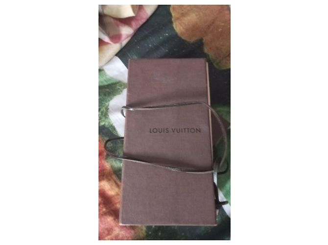 Óculos de sol Louis Vuitton Preto Gold hardware - vista 2
