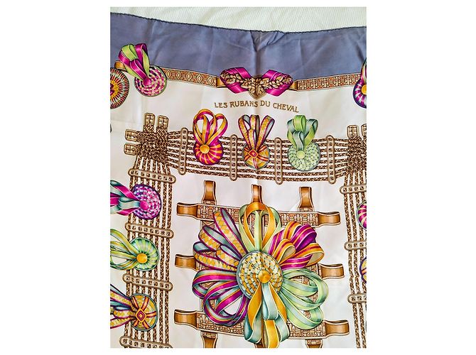 Hermès Carré 90 "Les Rubans du Cheval" Pañuelo de Seda Castaño Rosa Multicolor Beige Verde Púrpura Amarillo - vista 3