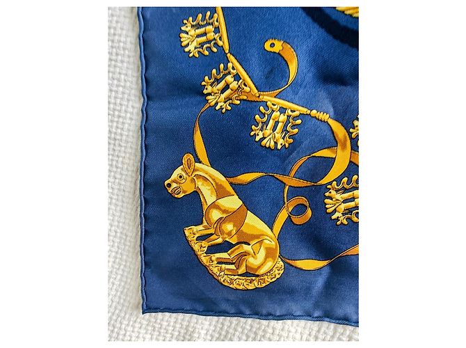Carré Hermès 90 "Les Cavaliers d'Or" Azul Dorado - vista 3