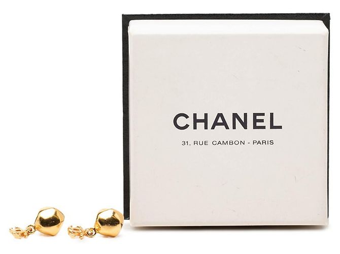 Orecchini a pendente a forma di diamante Chanel Coco Mark 1998 D'oro - vista 4