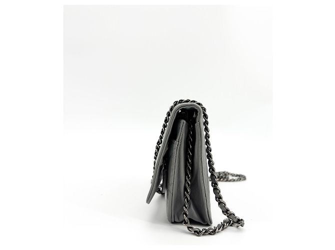 Le Boy Chanel Boy Clutch em couro matelassé Medium Marrom - vista 3