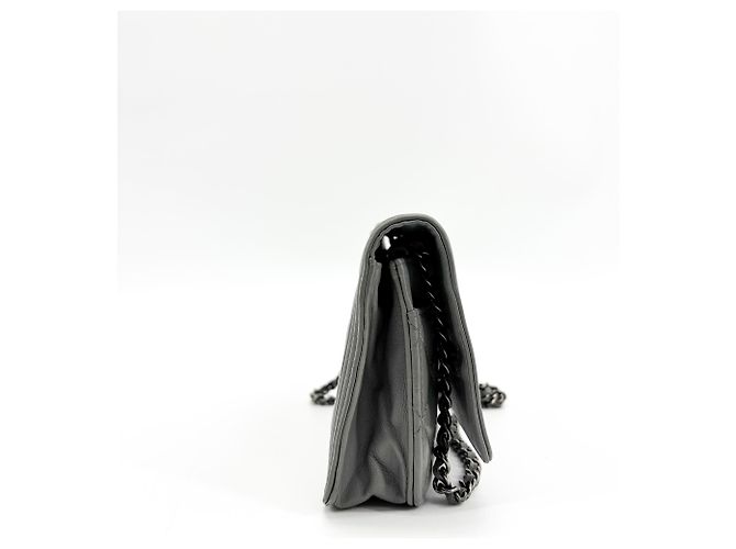 Le Boy Chanel Boy Clutch em couro matelassé Medium Marrom - vista 4