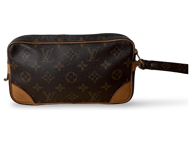 Louis Vuitton Dragonne
Una bellissima pochette Marly Dragonne con un meraviglioso monogramma e interno. La borsa si chiude con una cerniera che funziona perfettamente. Dispone di più scomparti ed è estremamente pratica. - vista 6