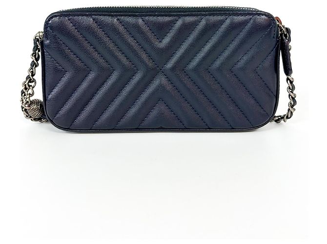 Clutch Chanel CC Double Zip con Catena in Pelle di Agnello Chevron Blu navy - vista 2