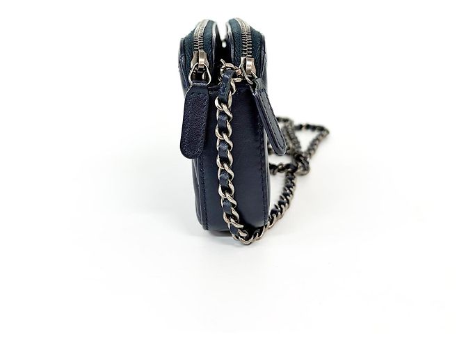 Clutch Chanel CC Double Zip con Catena in Pelle di Agnello Chevron Blu navy - vista 4