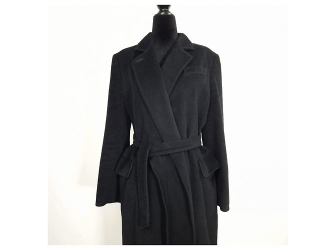 Max Mara Casaco com Cinto em Lã Virgem e Angorá - Preto - vista 5