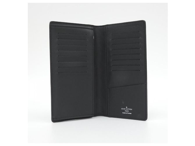 Louis Vuitton Taiga Portefeuille Brazza Wallet Black - view 5