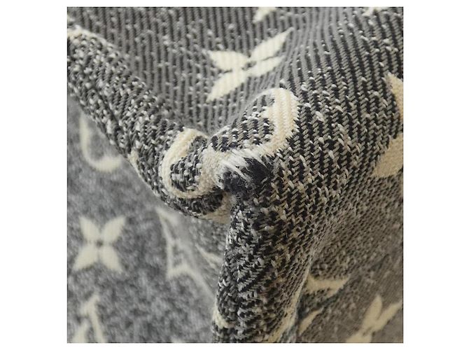 Borsa OnTheGo MM in tela jacquard Monogram Louis Vuitton Grigio - vista 4