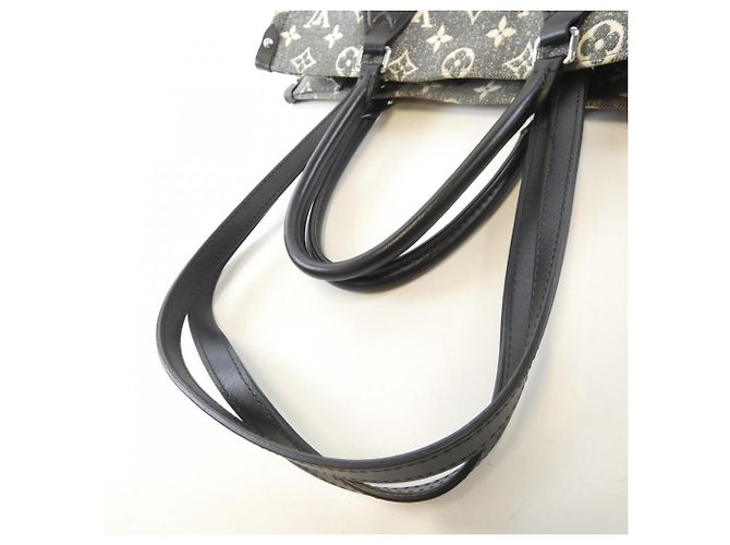 Borsa OnTheGo MM in tela jacquard Monogram Louis Vuitton Grigio - vista 7