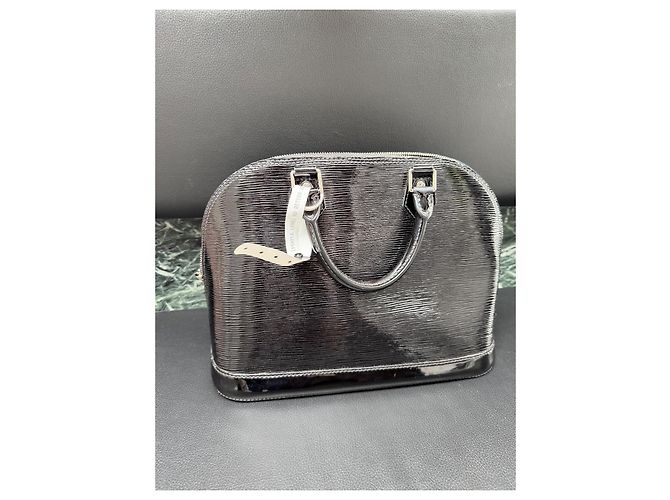 Louis Vuitton Alma MM in pelle verniciata nera Nero - vista 2